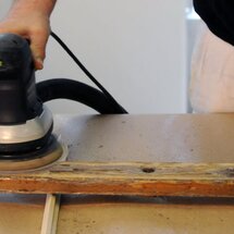 mit dem Exzenterschleifer Holz schleifen