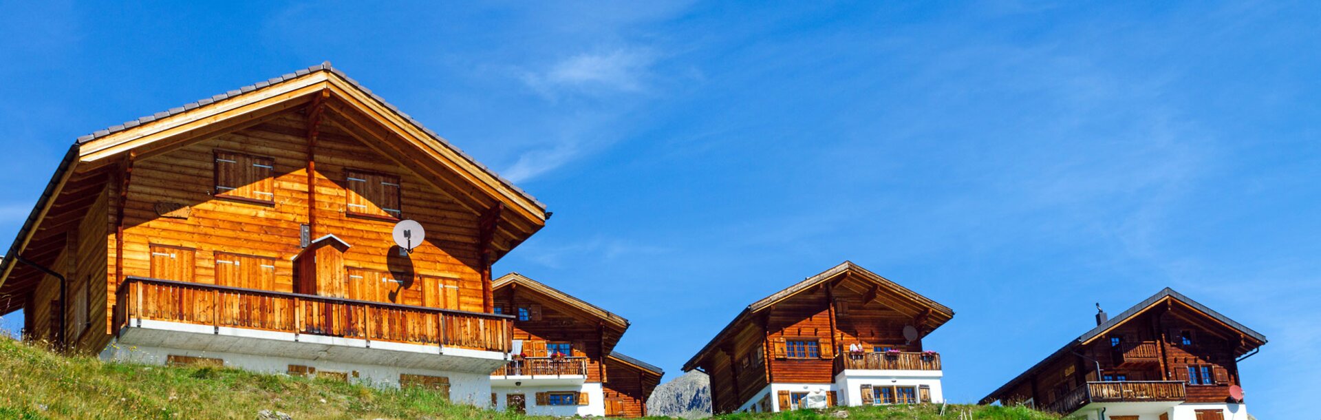 Wooden houses in the alps |  Ⓒ elxeneize - Fotolia