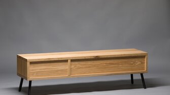 Der PUR-Lack Aduro Select von ADLER überzeugt durch gute Anfeuerung, hohe Füllkraft und Lichtechtheit.