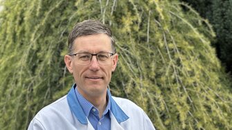 Dr. Albert Rössler präsentiert die aktuelle Umwelt- und Nachhaltigkeitserklärung von EMAS-Mitglied ADLER.