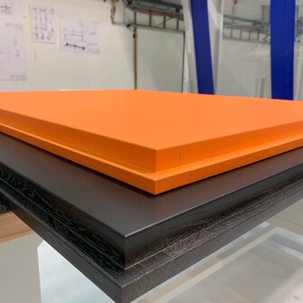 Türen in den tollsten Farben: Auch beim Schweizer Türenhersteller RIWAG weiß man das Pigmolux-System von ADLER zu schätzen. | © RIWAG Türen AG