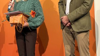 Die glückliche Gewinnerin des Sonderpreises „Oberfläche“ richtete ebenso … | © Tischler Nord