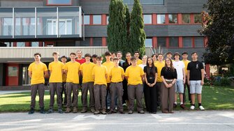Diese Truppe von Schüler/-innen und Student/-innen half Anfang August im ADLER-Werk tatkräftig mit. | © ADLER
