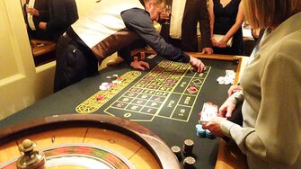 Am Roulette-Tisch konnte man bunte ADLER-Gimmicks gewinnen.