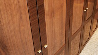 Aduro High-Gloss sorgt für elegante Hochglanz-Optik auf edlen Hölzern. (Fotohinweis: ADLER)