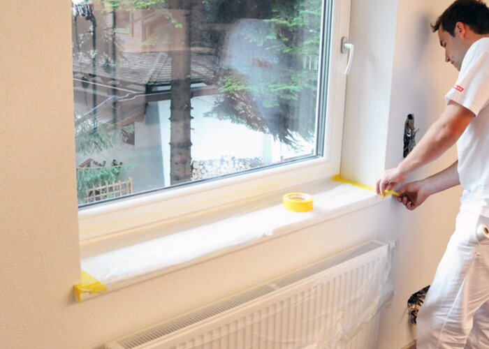 Vergessen Sie nicht, auch Fensterrahmen, Fenstersimse, Heizkörper, Türzargen und Türen abzudecken.