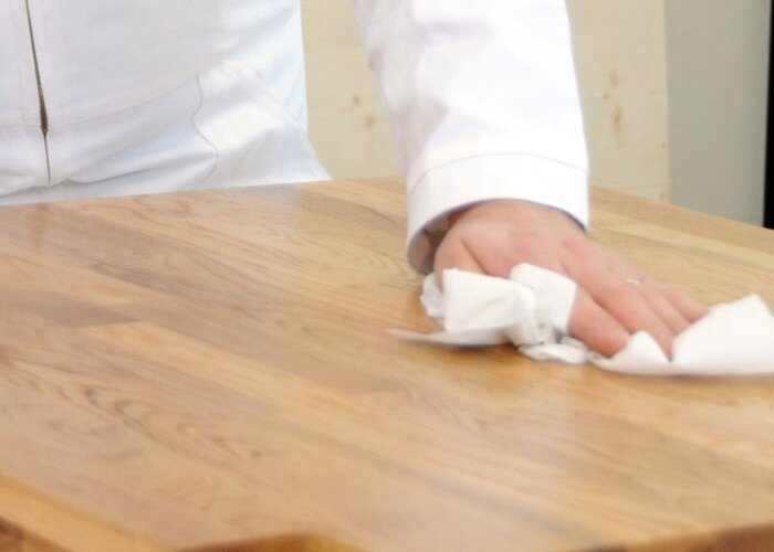 Perfekt geölte Möbel mit ADLER Legno-Öl