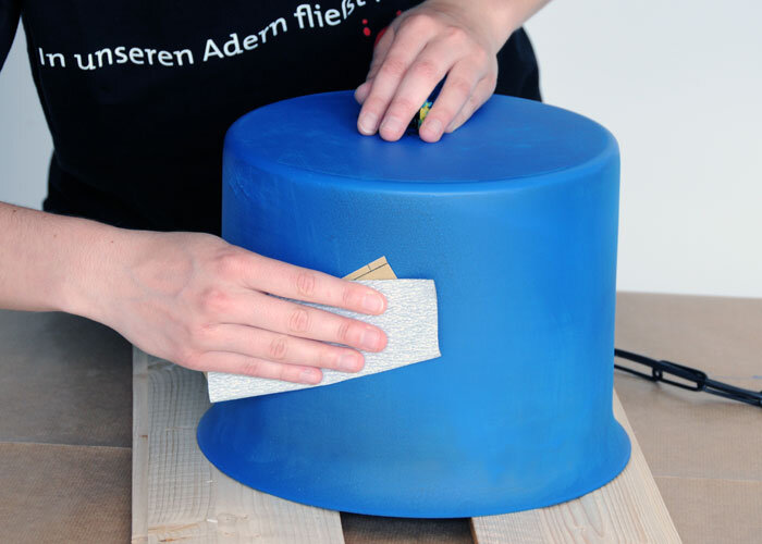 2. Schicht Lackieren: Schleifen Sie die Oberfläche an...