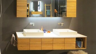 Badschrank, Eiche matt. Fa. Voglauer.
