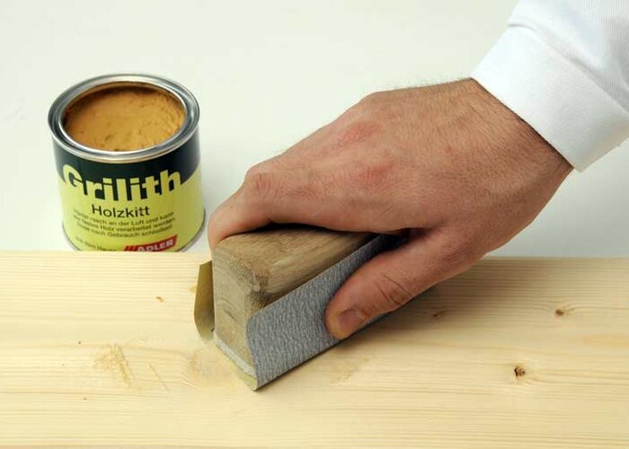 Schritt 2: Kitt ausschleifen