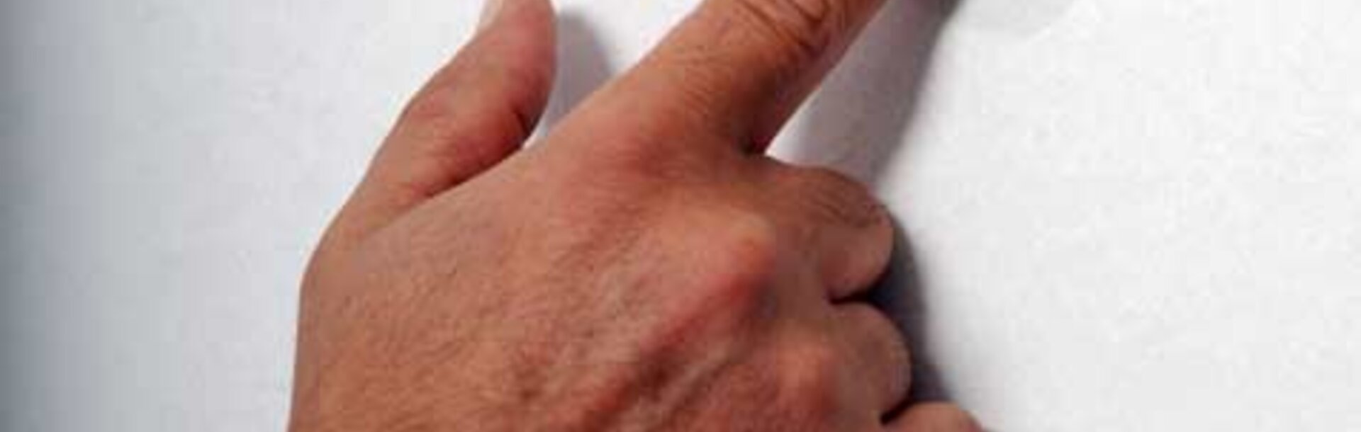Mit nassen Finger auf der Wand kreisen