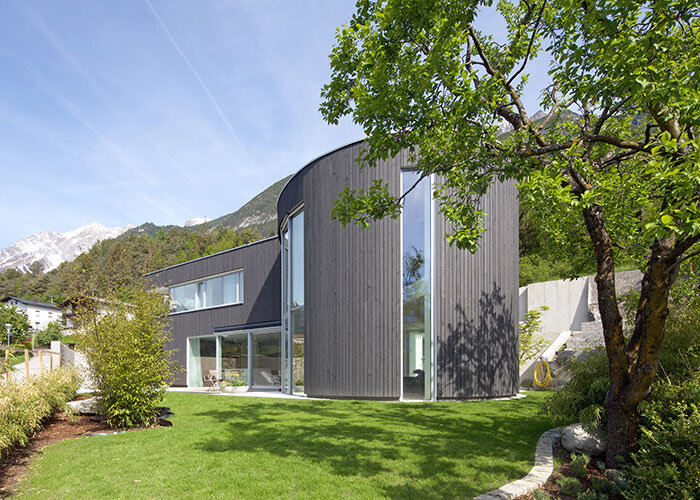 'Silberfassade' in einer Kombination aus rund und eckig. Fotografie: Günter Richard Wett