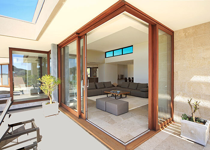 Fotos: Photo courtesy of Viridian. Photography by Peter Hyatt und Paarhammer Windows & Doors